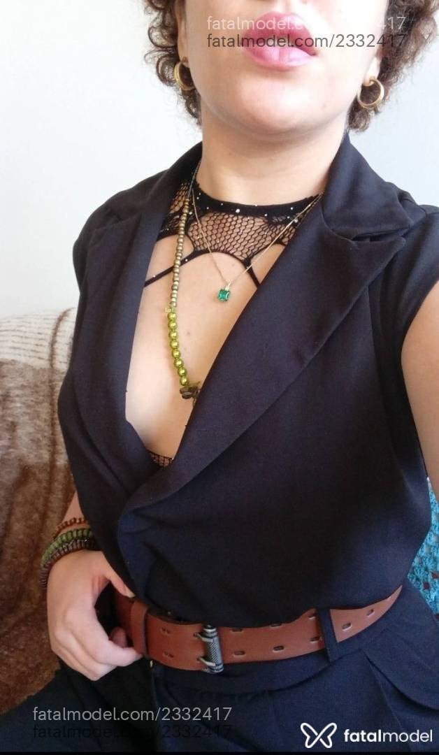 Acompanhante mulher com cabelo castanho de olhos castanhos em Maringá - Leoaa