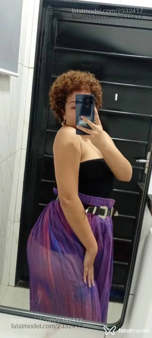 Acompanhante mulher com cabelo castanho de olhos castanhos em Maringá - Leoaa