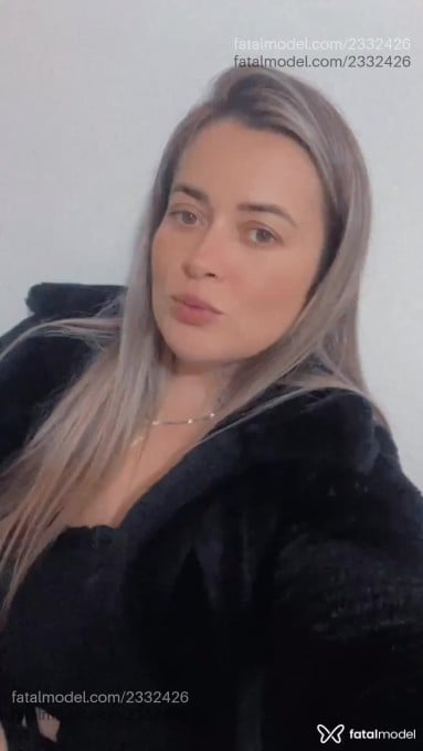 Acompanhante mulher loira (o) de olhos castanhos em Torres - Hellena