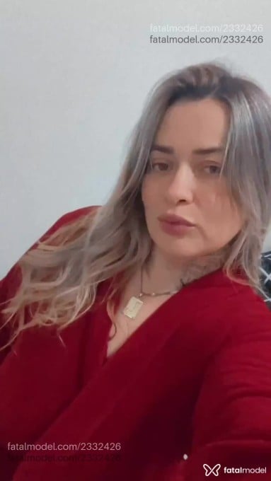 Acompanhante mulher loira (o) de olhos castanhos em Torres - Hellena