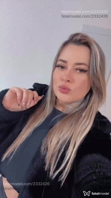 Acompanhante mulher loira (o) de olhos castanhos em Torres - Hellena