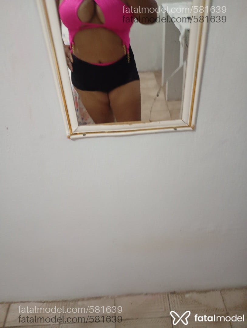 Acompanhante mulher com cabelo colorido de olhos castanhos em Macapá Acompanhante mulher com cabelo colorido de olhos castanhos em Macapá - Laura Oliveira