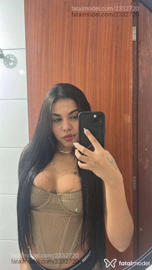 Acompanhante mulher com cabelo castanho de olhos pretos - Mayara