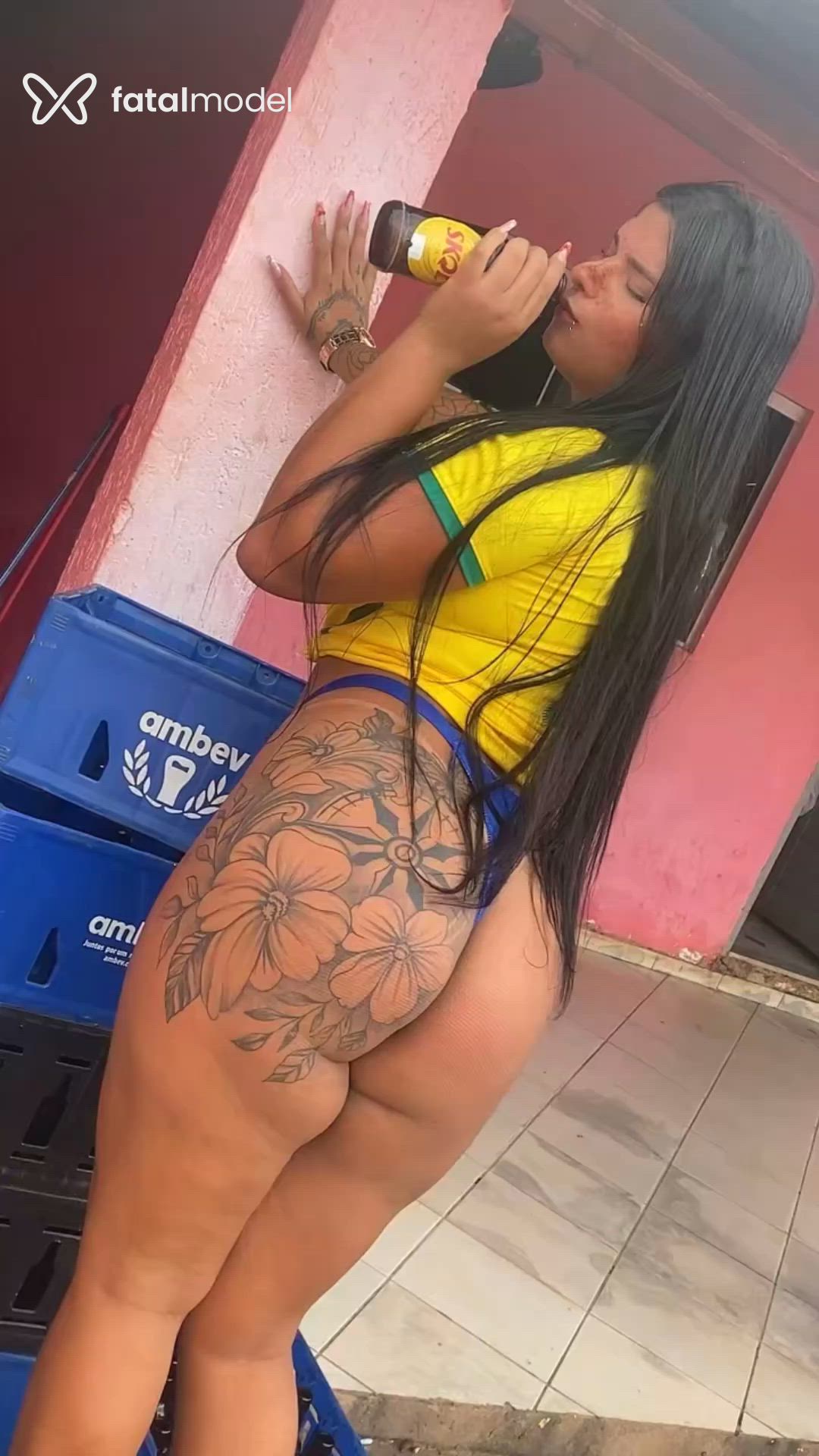 Acompanhante mulher trans morena (o) de olhos castanhos - Yasmin Acompanhante mulher trans morena (o) de olhos castanhos - Yasmin