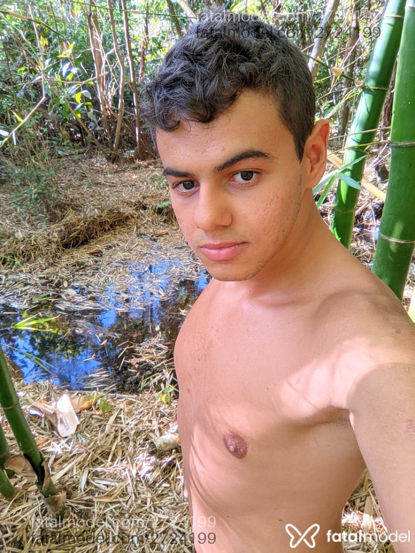Acompanhante homem com cabelo castanho de olhos pretos - Subzinho Acompanhante homem com cabelo castanho de olhos pretos - Subzinho