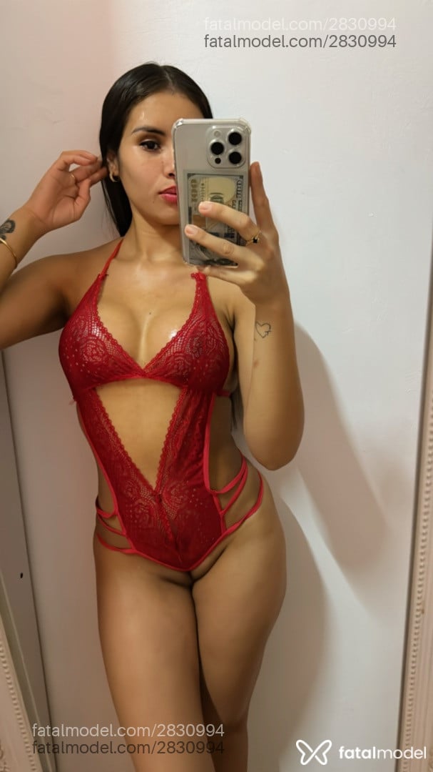Acompanhante mulher com cabelo castanho de olhos pretos em São Paulo Acompanhante mulher com cabelo castanho de olhos pretos em São Paulo - Tai