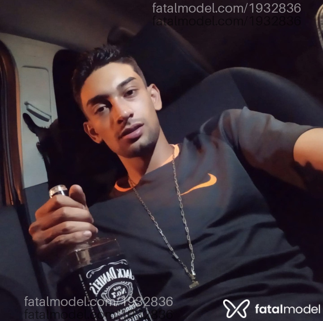 Acompanhante homem morena (o) de olhos castanhos em Maringá Acompanhante homem morena (o) de olhos castanhos em Maringá - Victor Cristiano