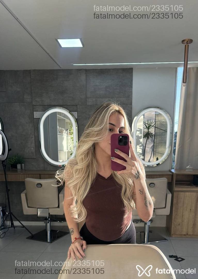 Acompanhante mulher com cabelo castanho de olhos castanhos - Samantha Borges