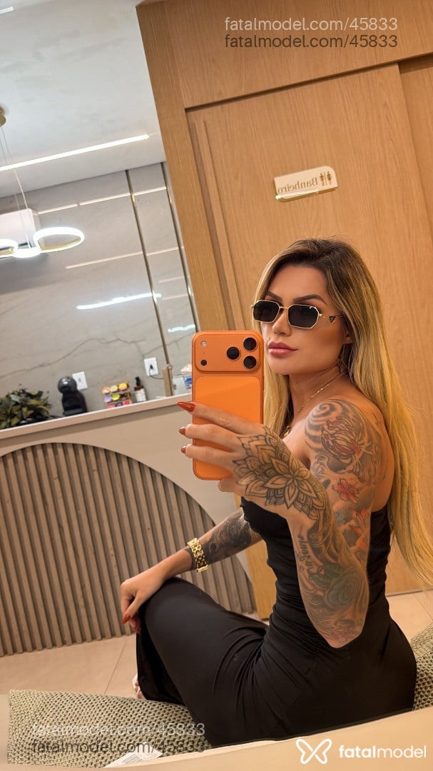 Acompanhante mulher loira (o) de olhos castanhos em Palmas Acompanhante mulher loira (o) de olhos castanhos em Palmas - Mari Alencar