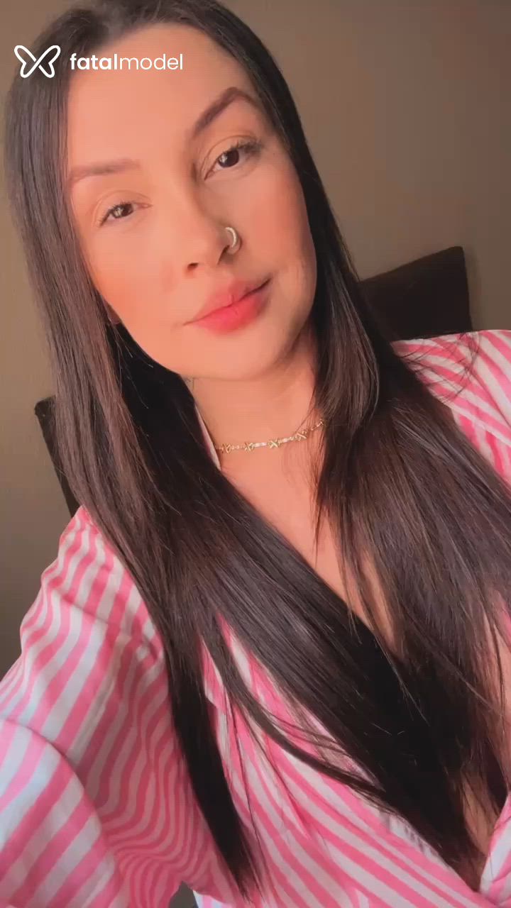 Acompanhante mulher com cabelo castanho de olhos castanhos - Jade Blanc Acompanhante mulher com cabelo castanho de olhos castanhos - Jade Blanc