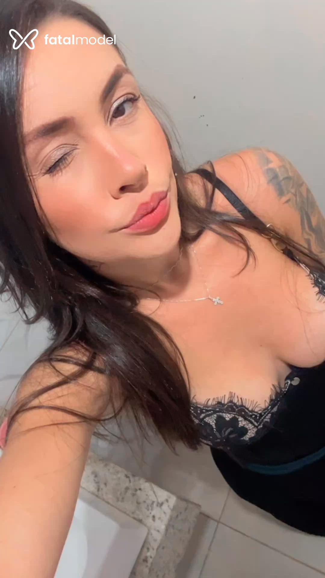 Acompanhante mulher com cabelo castanho de olhos castanhos em Itapema Acompanhante mulher com cabelo castanho de olhos castanhos em Itapema - Jade Blanc