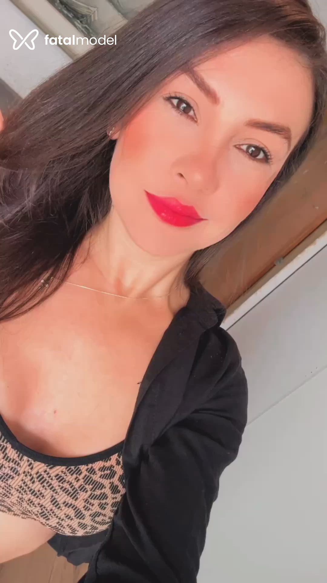Acompanhante mulher com cabelo castanho de olhos castanhos em Itapema Acompanhante mulher com cabelo castanho de olhos castanhos em Itapema - Jade Blanc