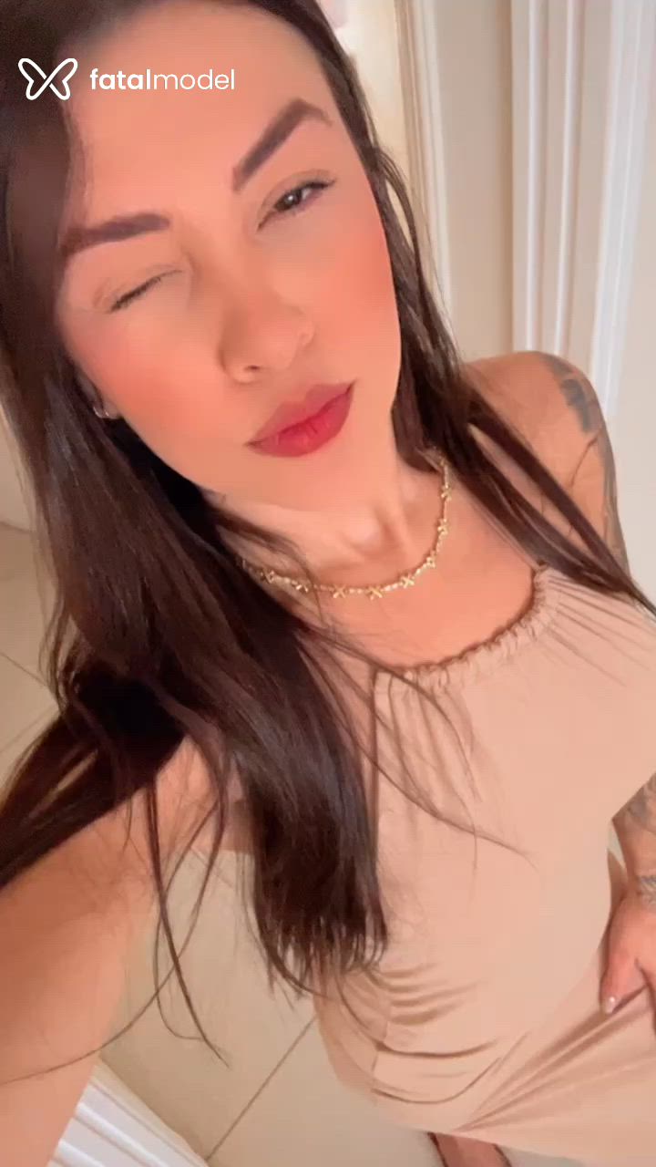 Acompanhante mulher com cabelo castanho de olhos castanhos - Jade Blanc Acompanhante mulher com cabelo castanho de olhos castanhos - Jade Blanc