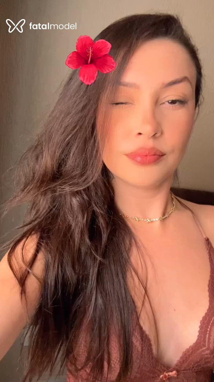 Acompanhante mulher com cabelo castanho de olhos castanhos - Jade Blanc Acompanhante mulher com cabelo castanho de olhos castanhos - Jade Blanc