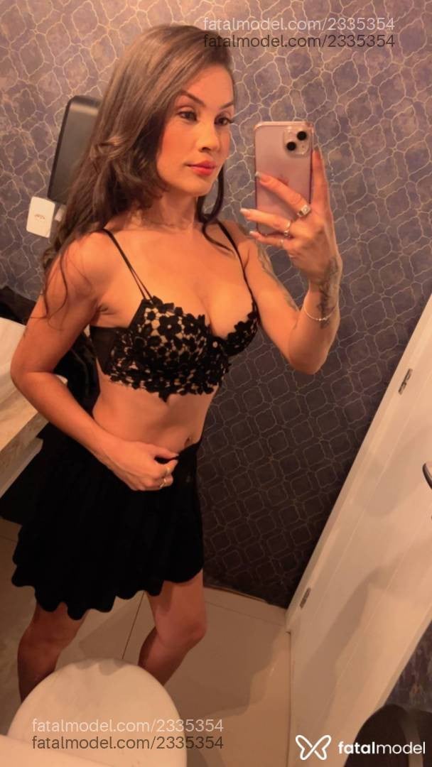 Acompanhante mulher com cabelo castanho de olhos castanhos em Itapema Acompanhante mulher com cabelo castanho de olhos castanhos em Itapema - Jade Blanc