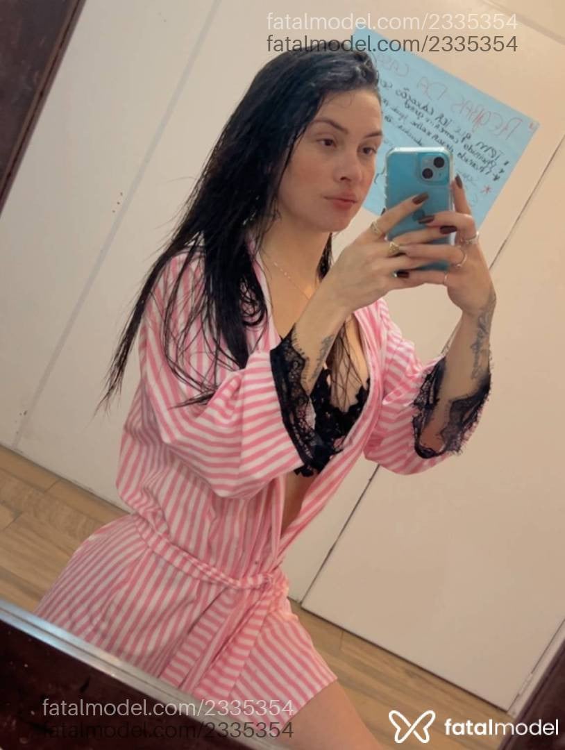 Acompanhante mulher com cabelo castanho de olhos castanhos em Itapema Acompanhante mulher com cabelo castanho de olhos castanhos em Itapema - Jade Blanc