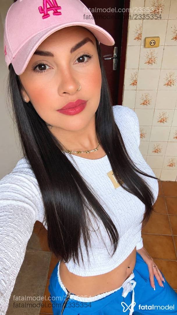 Acompanhante mulher com cabelo castanho de olhos castanhos - Jade Blanc