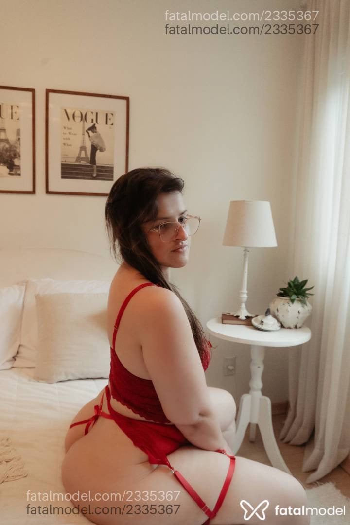 Acompanhante mulher com cabelo castanho de olhos castanhos - Laura