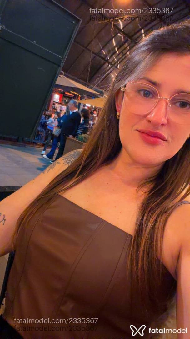Acompanhante mulher com cabelo castanho de olhos castanhos - Laura
