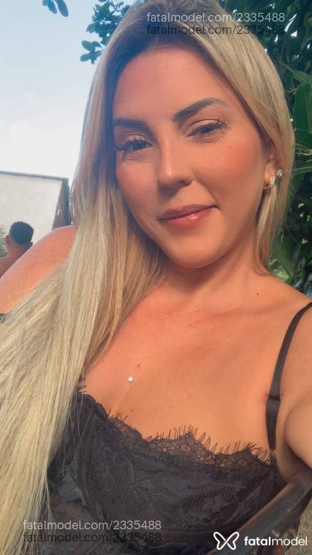 Acompanhante mulher loira (o) de olhos mel - Luana