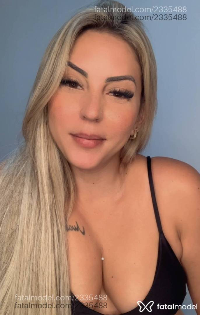 Acompanhante mulher loira (o) de olhos mel - Luana