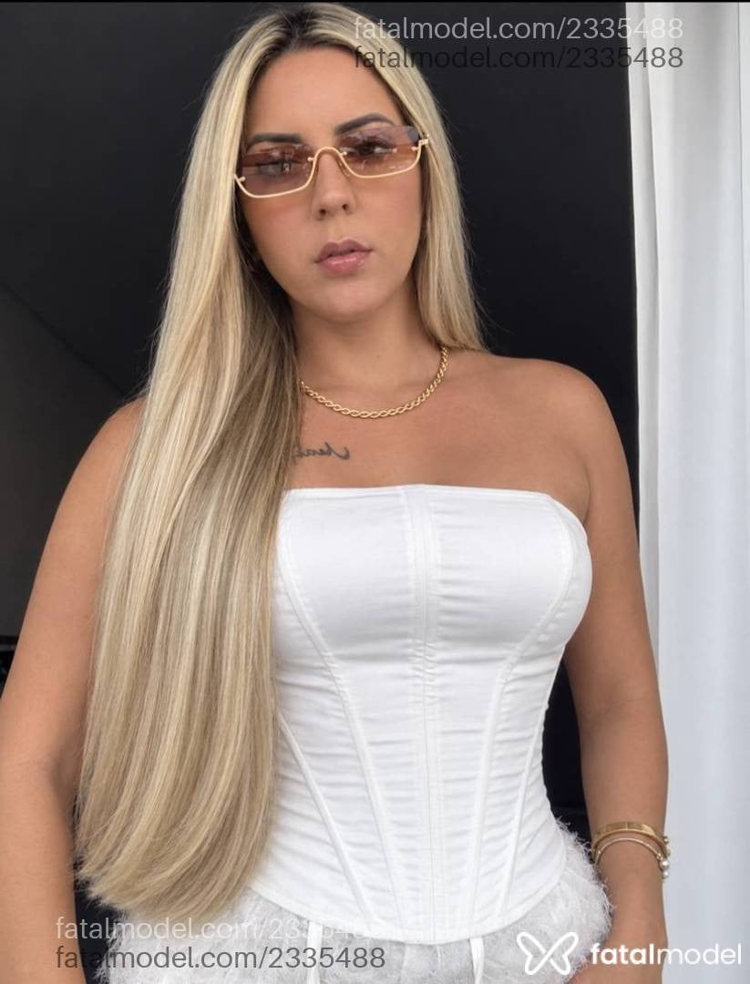 Acompanhante mulher loira (o) de olhos mel - Luana