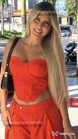 Acompanhante mulher loira (o) de olhos mel - Luana
