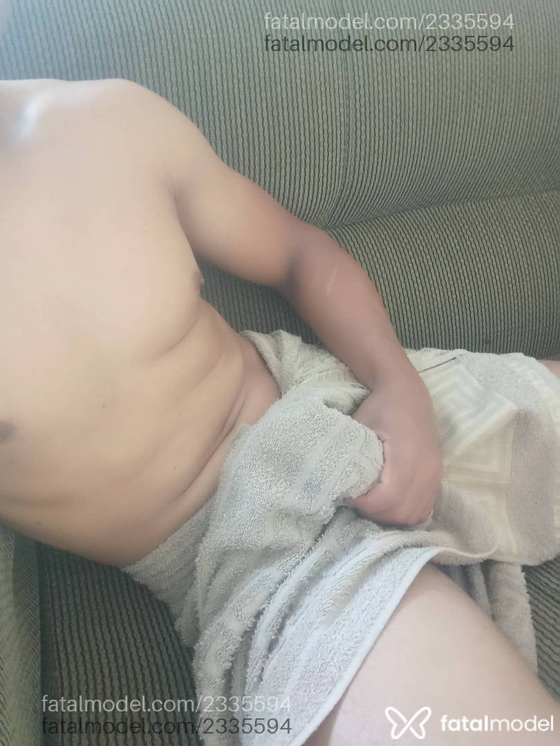 Acompanhante homem morena (o) de olhos pretos - Moreninho Acompanhante homem morena (o) de olhos pretos - Moreninho