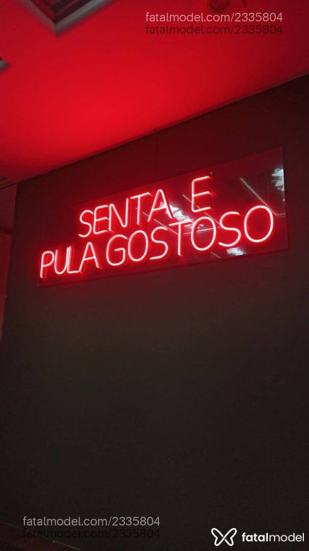 Acompanhante mulher com cabelo castanho de olhos castanhos - Sabrina South