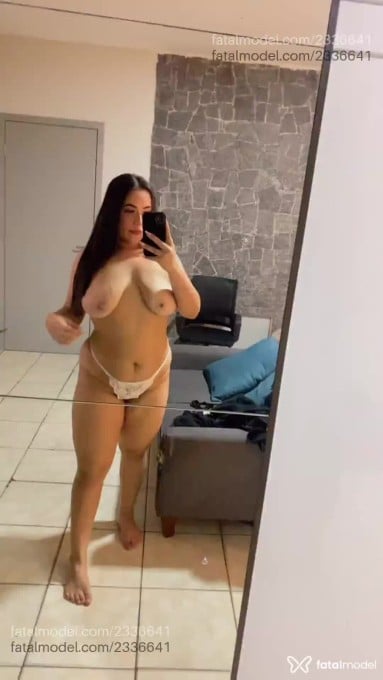Acompanhante mulher com cabelo castanho de olhos castanhos em Curitiba - Larissa Mendes