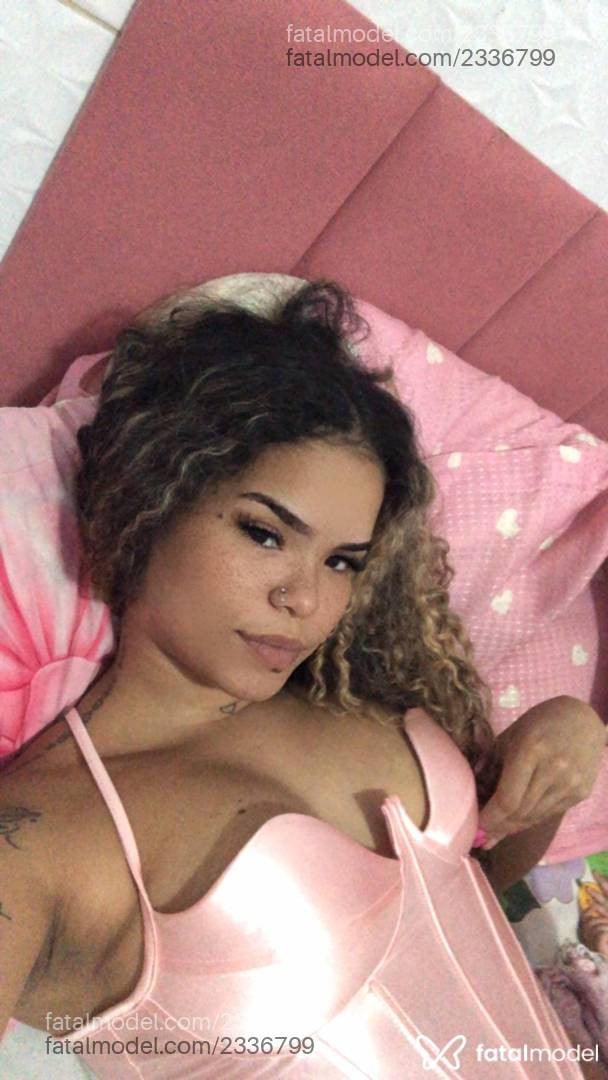 Acompanhante mulher loira (o) de olhos castanhos - Ary Sntts