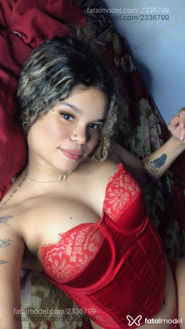 Acompanhante mulher loira (o) de olhos castanhos - Ary Sntts