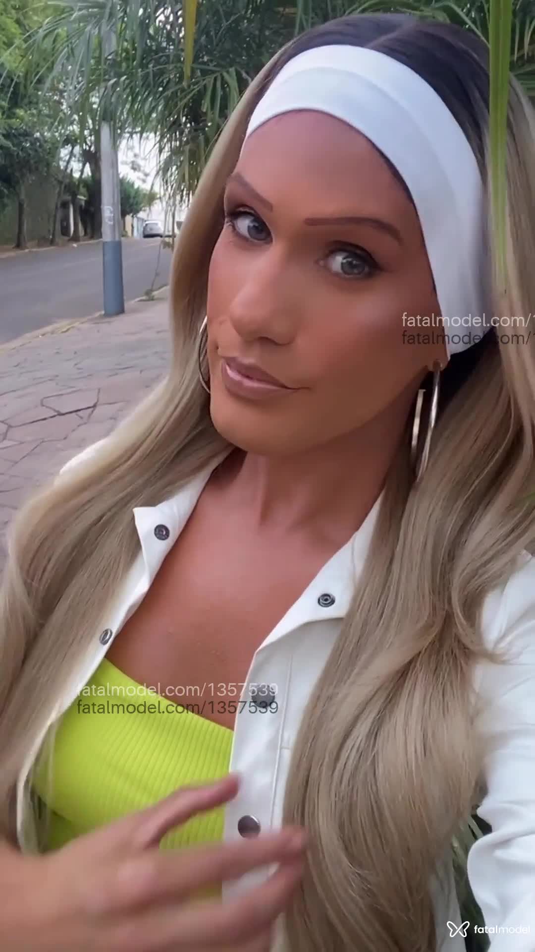 Acompanhante travesti com cabelo castanho de olhos verdes em Sapiranga Acompanhante travesti com cabelo castanho de olhos verdes em Sapiranga - Bruna Holl