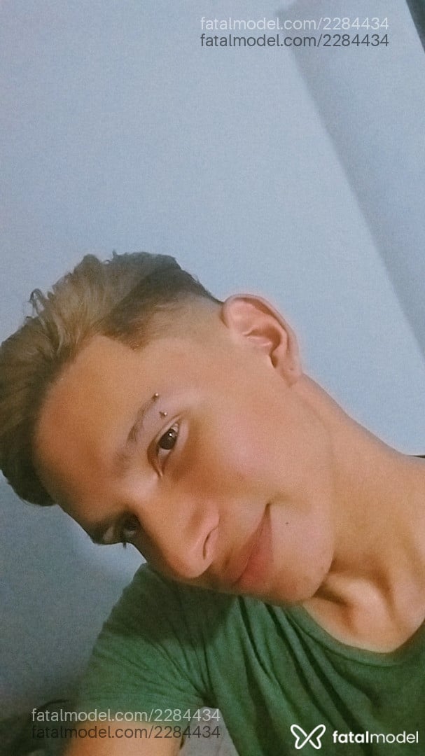 Acompanhante homem com cabelo colorido de olhos castanhos - Lorrayne Acompanhante homem com cabelo colorido de olhos castanhos - Lorrayne