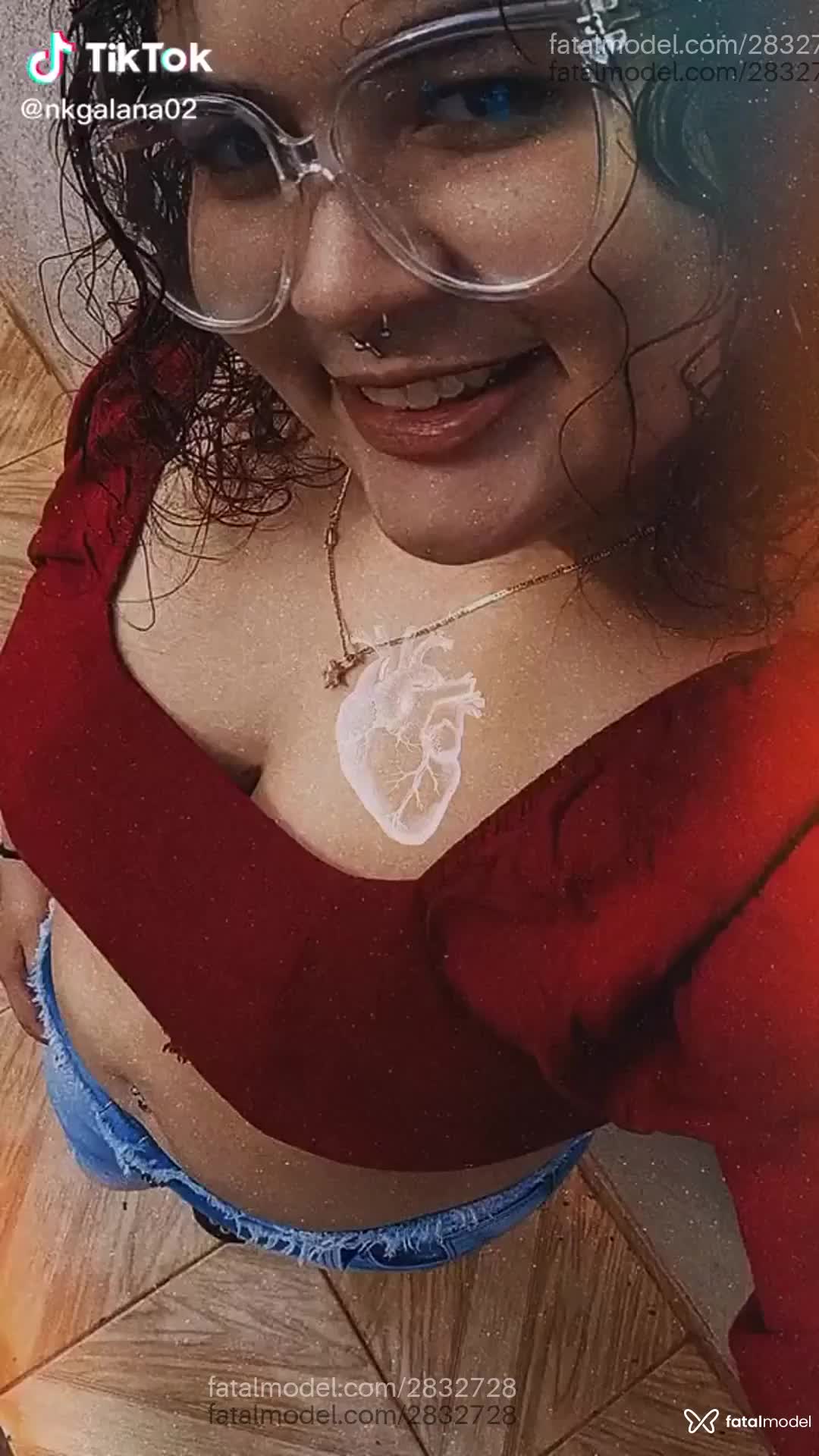 Acompanhante mulher com cabelo colorido de olhos castanhos em Maringá - Natasha
