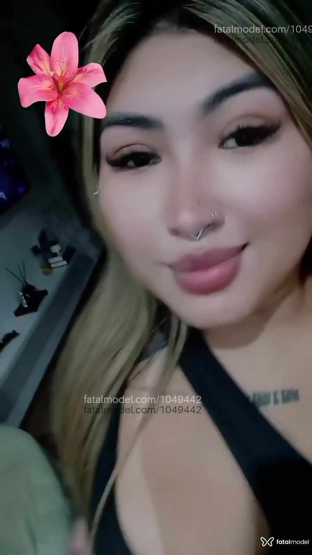 Acompanhante mulher com cabelo colorido de olhos pretos em Betim - Yume