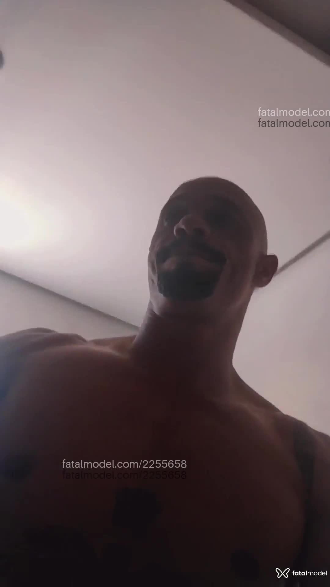 Acompanhante homem sem cabelo de olhos castanhos - Sharivan Lima Acompanhante homem sem cabelo de olhos castanhos - Sharivan Lima