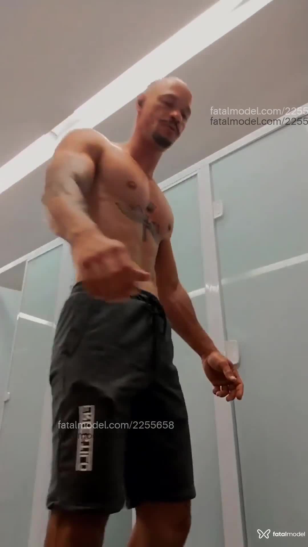 Acompanhante homem sem cabelo de olhos castanhos - Sharivan Lima Acompanhante homem sem cabelo de olhos castanhos - Sharivan Lima