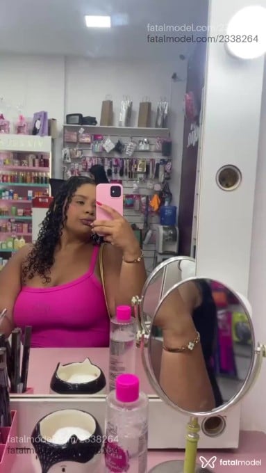 Acompanhante mulher morena (o) de olhos castanhos em Natal Acompanhante mulher morena (o) de olhos castanhos em Natal - Milinha