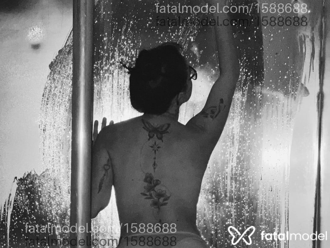 Acompanhante mulher morena (o) de olhos verdes em Bauru Acompanhante mulher morena (o) de olhos verdes em Bauru - Thalia Mendes
