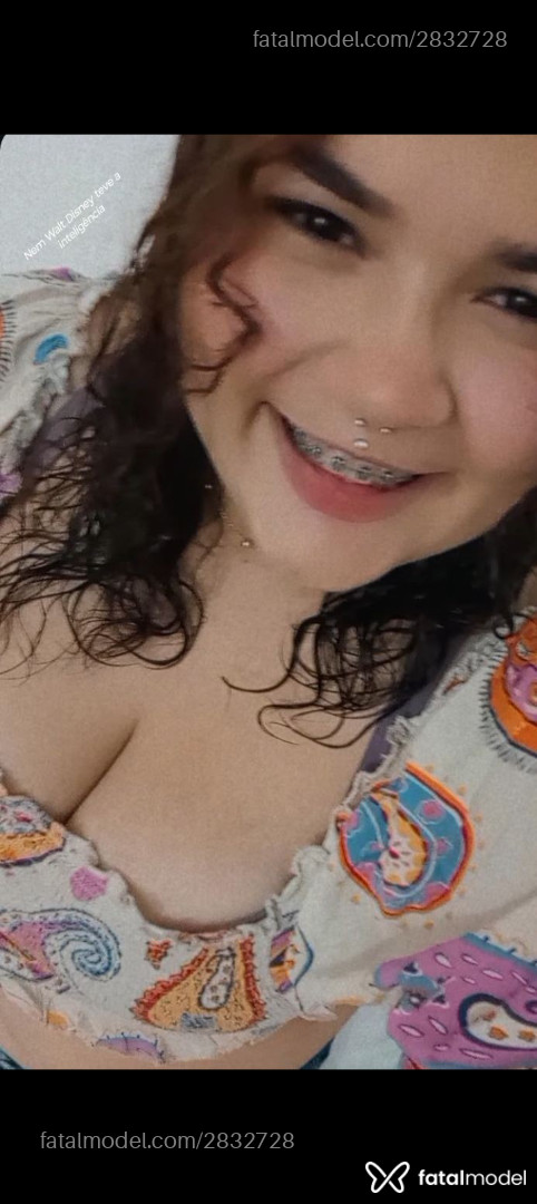 Acompanhante mulher com cabelo colorido de olhos castanhos em Maringá - Natasha