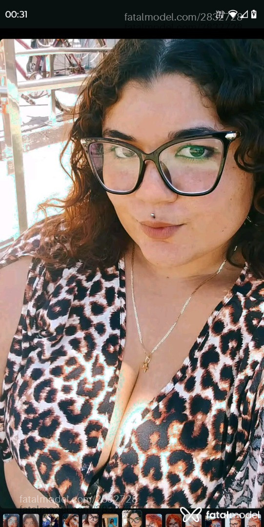 Acompanhante mulher com cabelo colorido de olhos castanhos em Maringá - Natasha