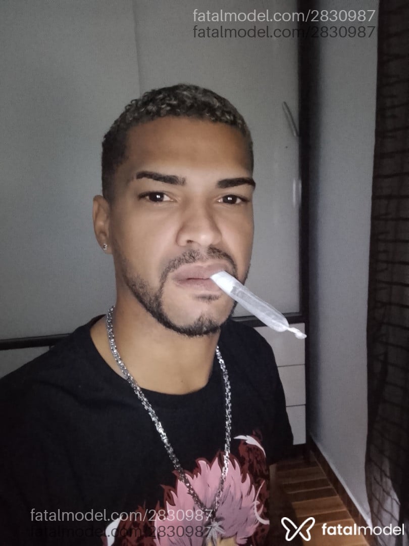 Acompanhante homem morena (o) de olhos pretos em Virtual Acompanhante homem morena (o) de olhos pretos em Virtual - Ygor Primo