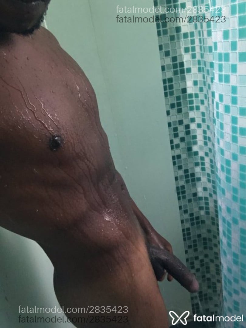 Acompanhante homem com cabelo castanho de olhos castanhos em Magé - Petros