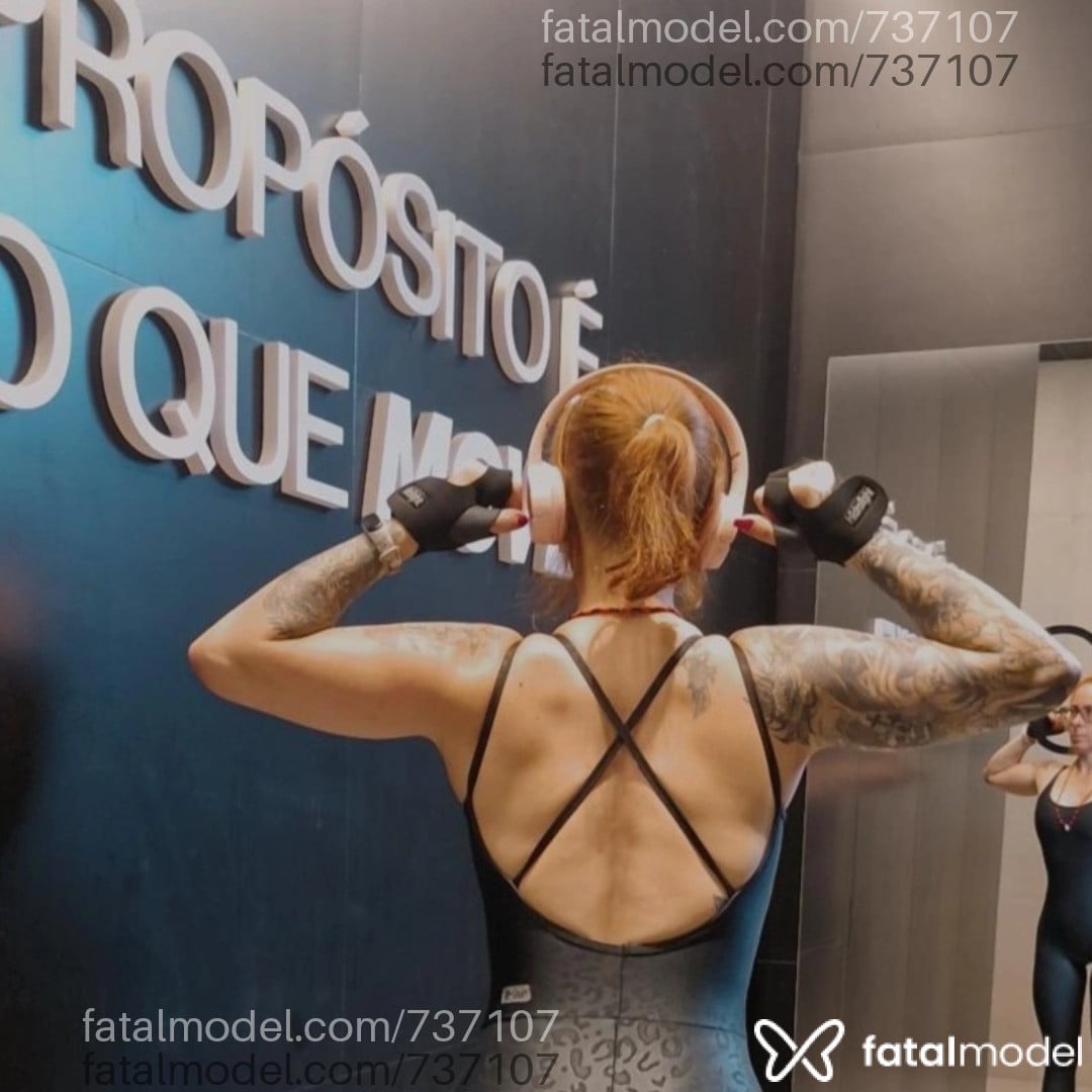 Acompanhante mulher ruiva (o) de olhos castanhos - Mikaela Smith