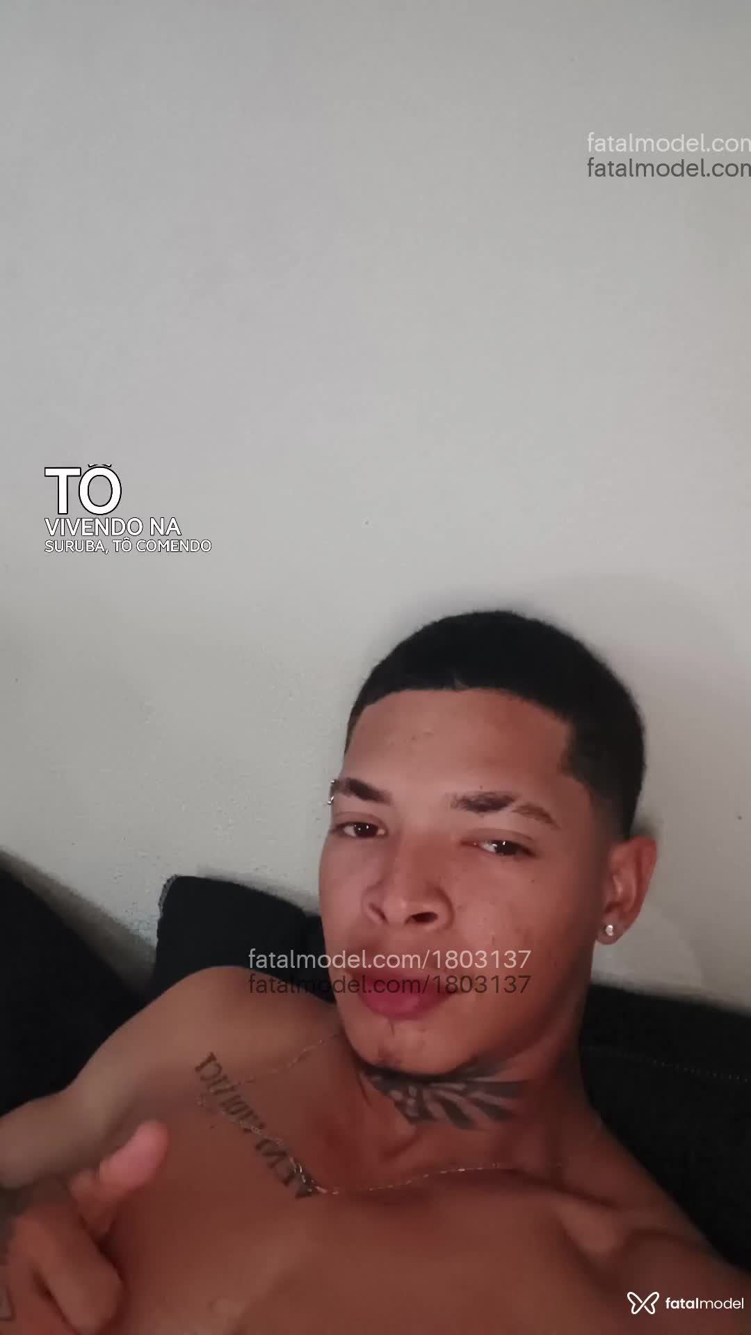 Acompanhante homem com cabelo castanho de olhos castanhos em Tijucas - Gabriel