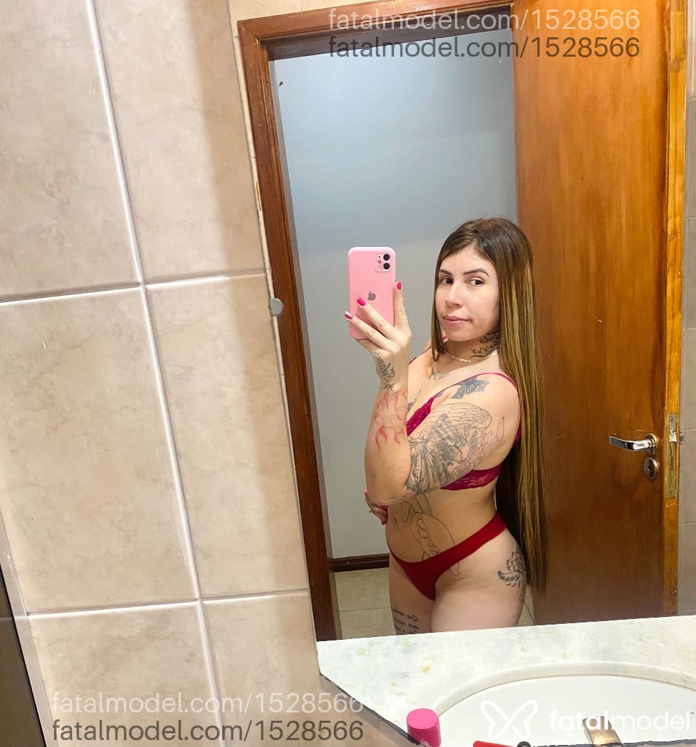 Acompanhante mulher com cabelo castanho de olhos castanhos - Camila