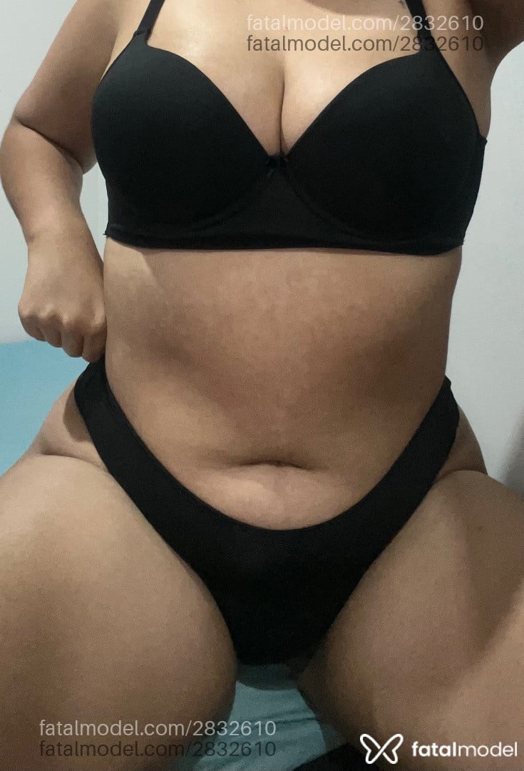 Acompanhante mulher morena (o) de olhos castanhos em Foz do Iguaçu - Larissa