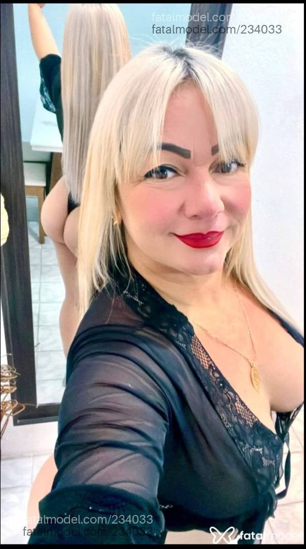 Acompanhante mulher loira (o) de olhos castanhos - Bia Vasconcelos