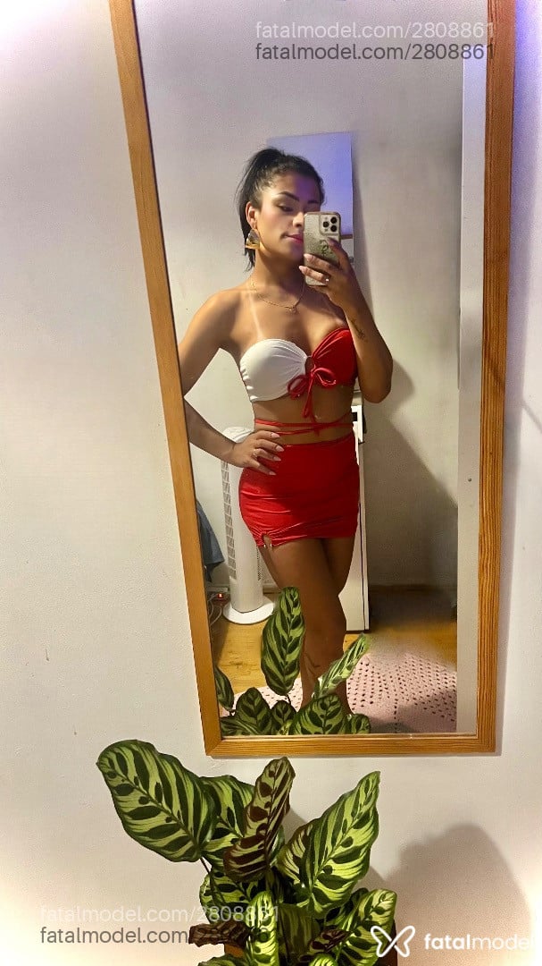 Acompanhante mulher trans morena (o) de olhos mel - Larissa